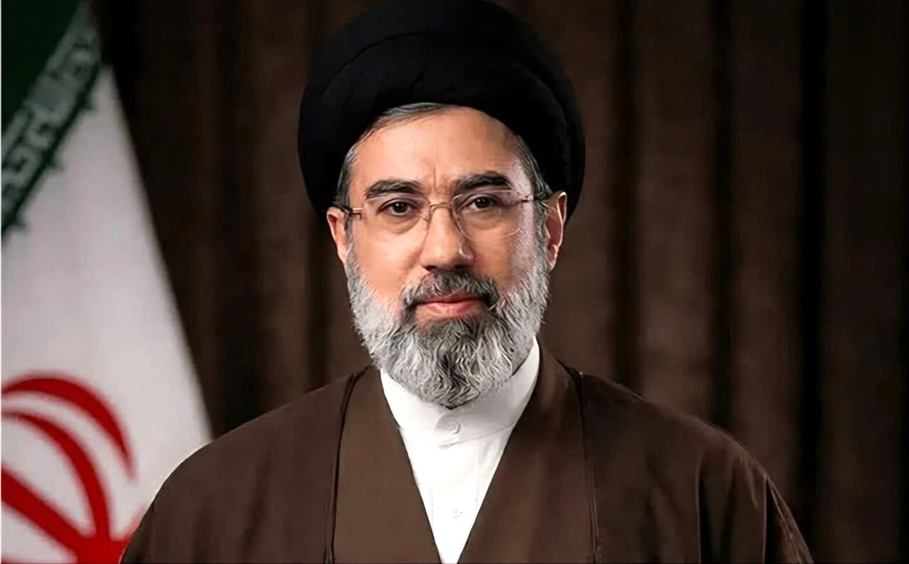 اعلام بیعت ۷۰۰ نفر از نخبگان و مدال آوران ورزش کشور با سومین رهبر انقلاب اسلامی