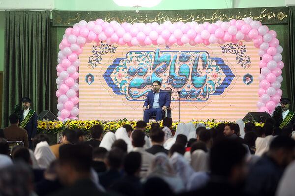 جشن ازدواج ۷۳۰ زوج دانشجوی در حرم حضرت معصومه(س)