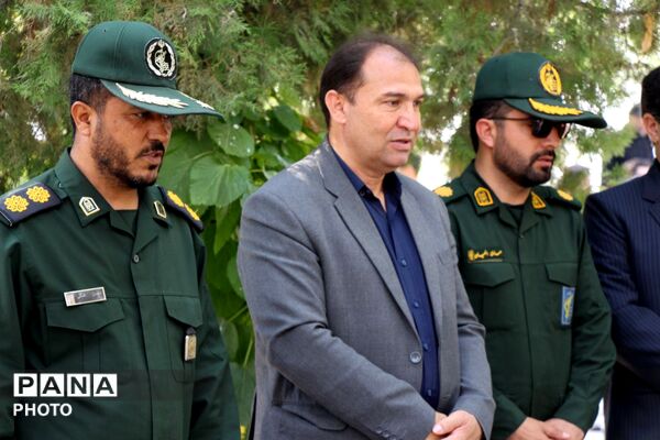 غبارروبی مزار شهدا با حضور مسئولین شهرستان سملقان