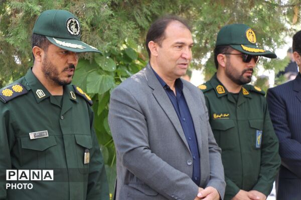 غبارروبی مزار شهدا با حضور مسئولین شهرستان سملقان