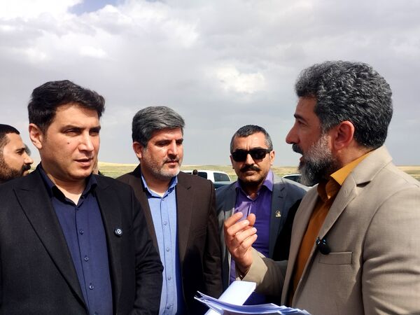 دیدار استاندار کردستان با خانواده شهدای حملات تروریستی رژیم صهیونیستی و بازدید از طرح‌های توسعه‌ای قروه