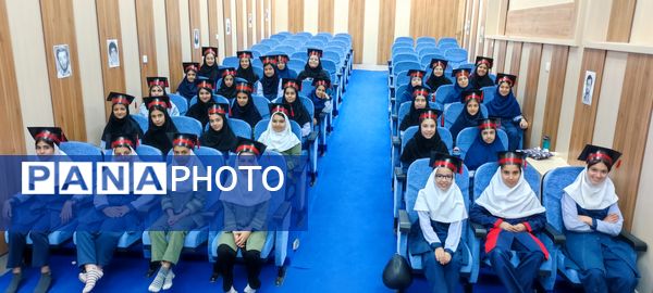 جشن فارغ التحصیلی دانش‌آموزان پایه ششم مدرسه خاقانی