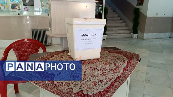 انتخابات شورای دانش‌آموزی در دبیرستان شاهد ارض اقدس 