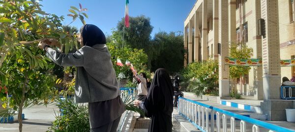 آموزشگاه فاطمیه جیرفت به استقبال «دهه فجر»