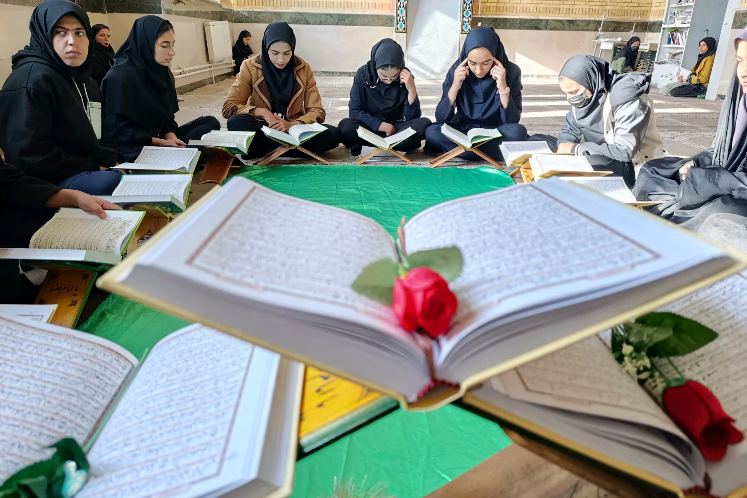 محفل انس با قرآن و مسابقات قرآن و عترت در دبیرستان الزهرا(س) دیشموک