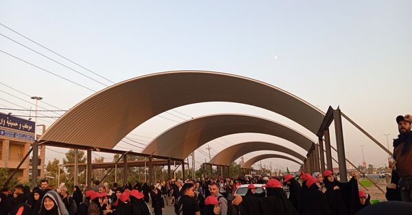 حضور پر شور مردم امام حسینی در پیاده روی اربعین