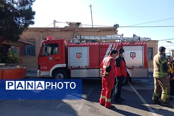  مانور زلزله در مدرسه فرزانگان ورامین