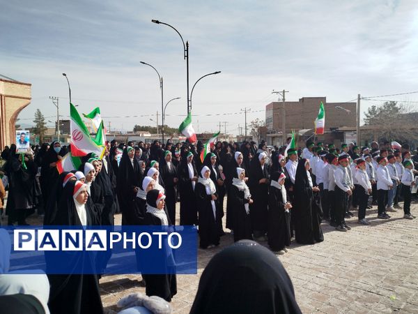 حضور پرشور مردم در راهپیمایی ۲۲ بهمن شهرستان کندر