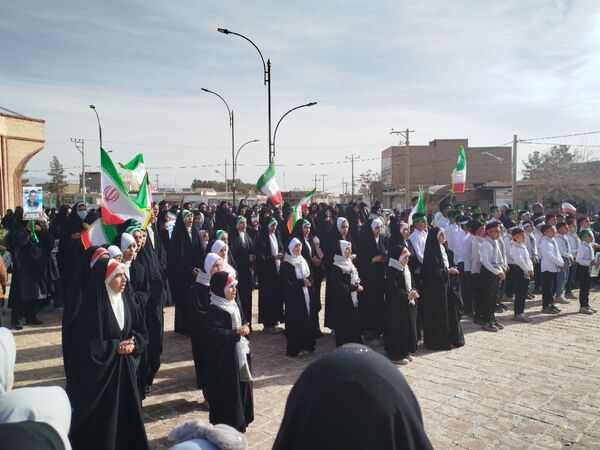 حضور پرشور مردم در راهپیمایی ۲۲ بهمن شهرستان کندر