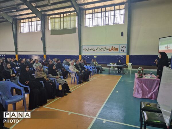 جلسه انجمن اولیا و مربیان در آموزشگاه تربیت درگزین