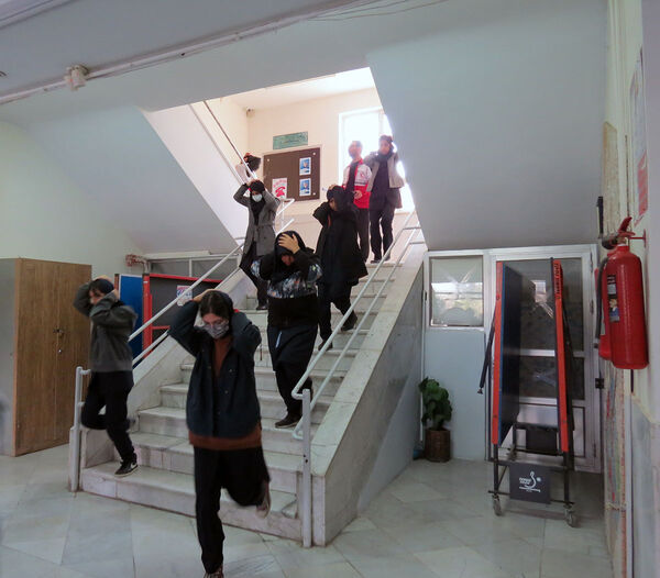 برگزاری مانور زلزله در هنرستان محمودیه شهرستان بجنورد 
