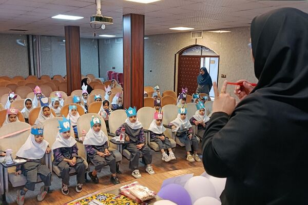  جشن دندان شماره شش دبستان آیت‌الله خامنه‌ای