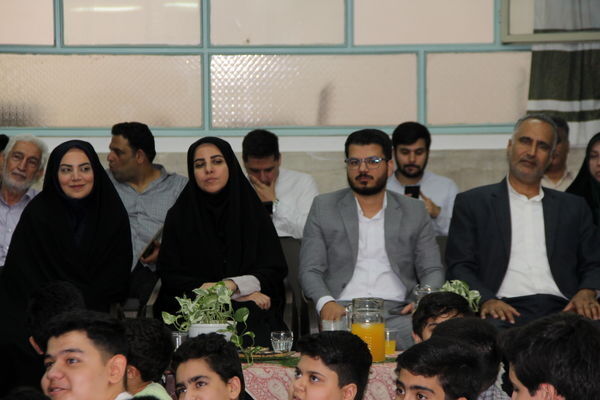 لبخند تکلیف، شکوه تقدیر در منطقه ۱۳