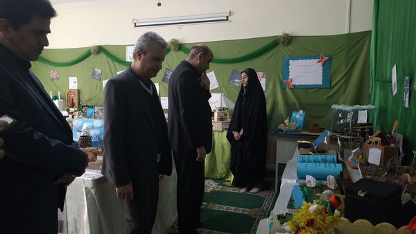 برگزاری نمایشگاه باقرآن تا آسمان در دبیرستان دخترانه امام حسین(ع)