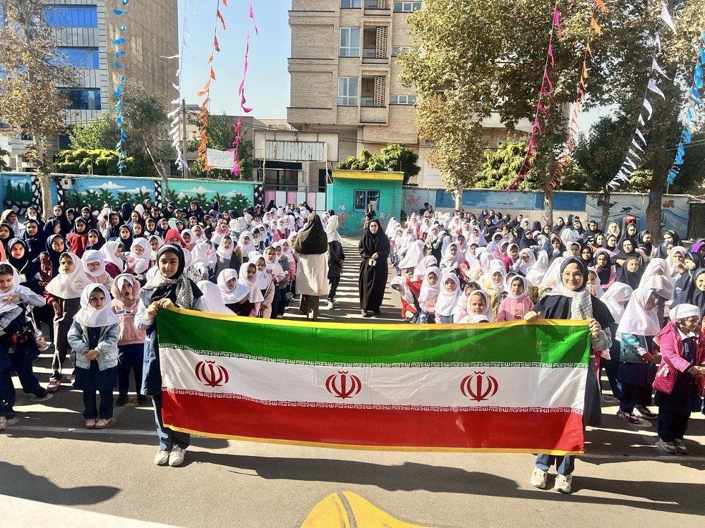 گرامیداشت سالروز شهادت شهید فهمیده در دبستان المهدی ناحیه 2 کرج 