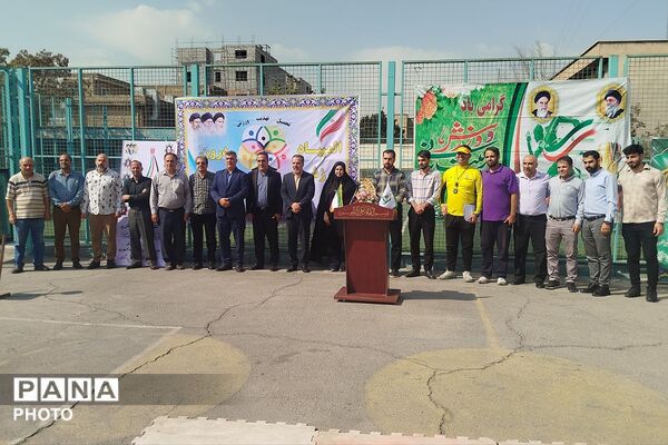 هنرنمایی دانش‌آموزان مدارس شهرری در افتتاحیه المپیاد ورزشی درون مدرسه‌ای 