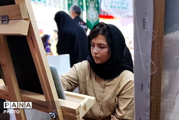 از لبخند کودکان تا دست دعای بزرگ‌ترها