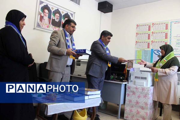 بازدید مدیر سازمان دانش‌آموزی استان و همکاران ستادی از مدارس تشکیلاتی زرند 