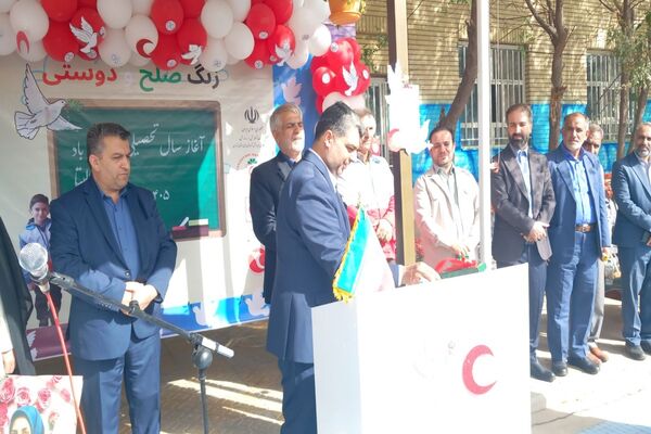 زنگ صلح  و دوستی در دومین روز از سال تحصیلی در مدرسه شاهد ائمه اطهار پاکدشت نواخته شد 