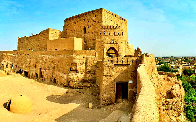  نارین قلعه میبد، یکی از قدیمی‌ترین قلعه‌های خشتی ایران