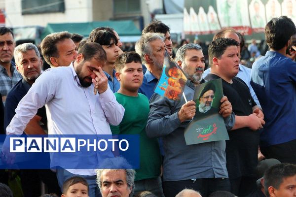 نخستین سالگرد خادم‌الرضا (علیه‌السلام) شهید آیت‌الله سید ابراهیم رئیسی در عرصه میدان شهدا مشهد 