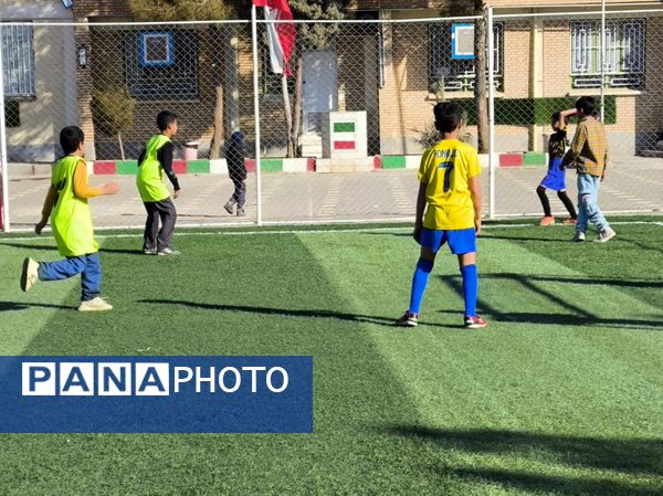 مسابقات فوتبال دبستان شهید پسندیده روستای فدافن شهرستان کاشمر 