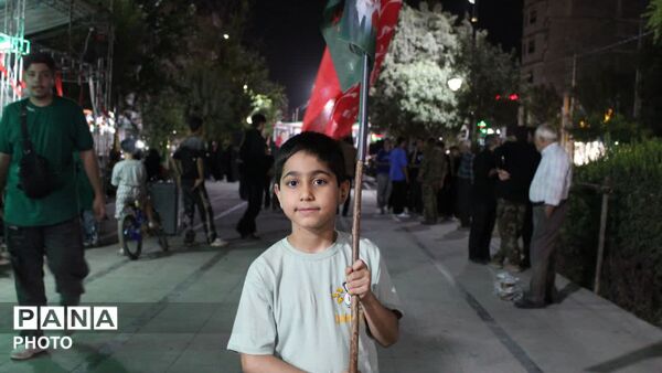کودکان و نوجوانان ایران، پای کار انقلابند