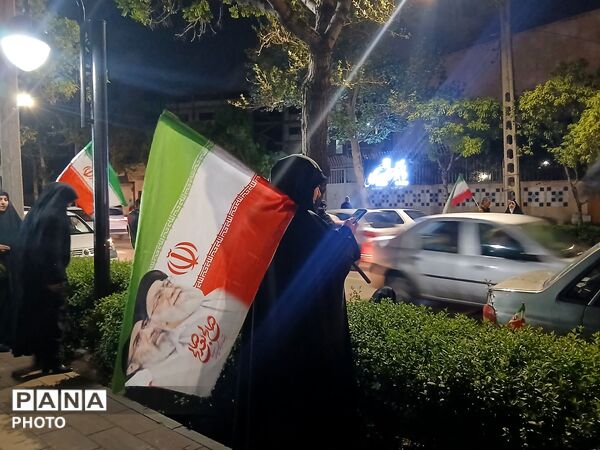 خروش مردم در میادین و تجمعات شبانه همراه با طنین شعار های مهدوی و انقلابی