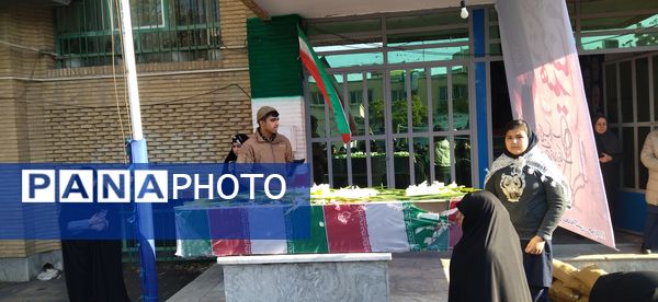 مراسم استقبال از شهدای گمنام در دبیرستان شهید صدوقی ناحیه 2 کرج 