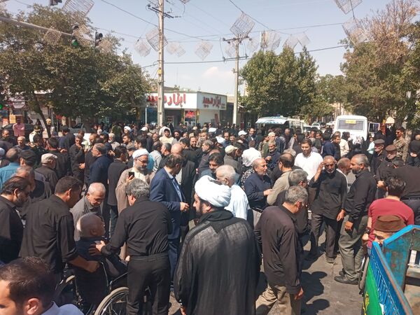 تشییع پیکر پرافتخار شهید علی اکبر صانعی جانباز ۷۰ درصد جنگ تحمیلی