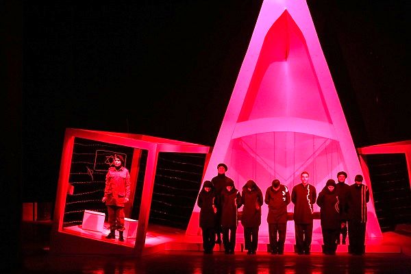 نمایش «هر هفت دقیقه» در قم به روی صحنه رفت

