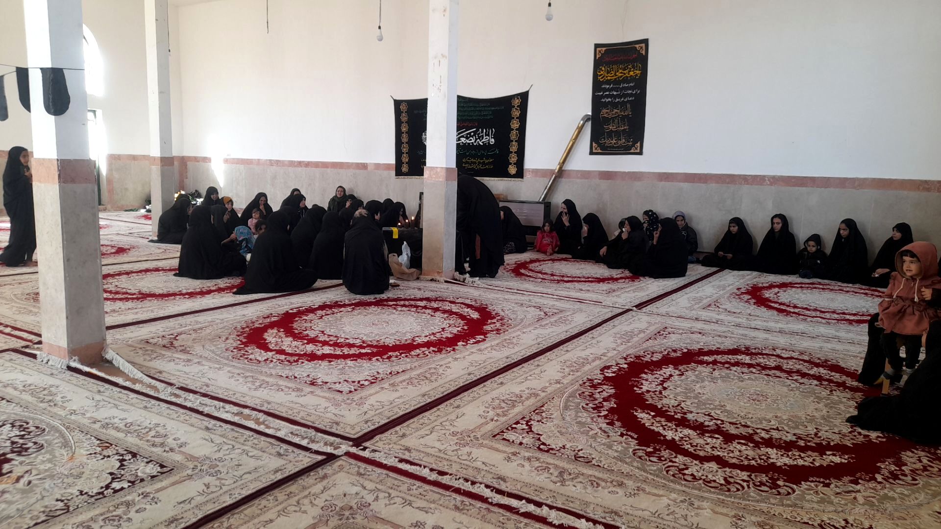 مراسم سوگواری شهادت رهبر در مسجد امام حسین (ع) روستای میرزابادشهرستان دلفان 