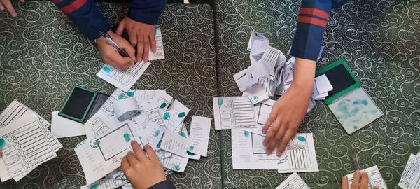 برگزاری انتخابات شورای دانش‌آموزی در دبیرستان شاهد طالقانی