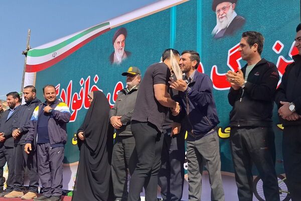  همایش بزرگ پیاده روی خانوادگی در نسیم‌شهر 