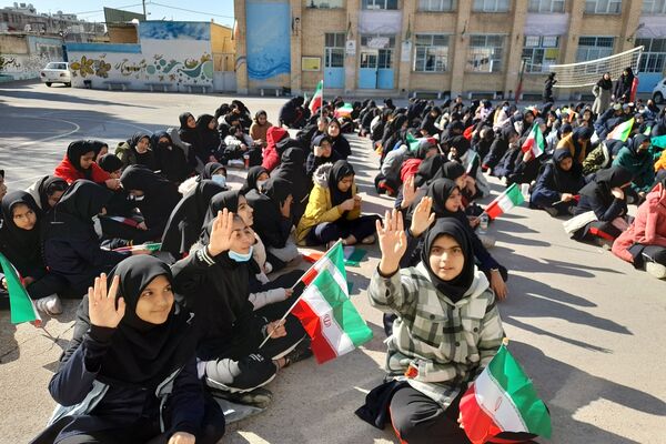 بزرگداشت دهه فجر در دبیرستان شاهد فیض ناحیه 3 شیراز