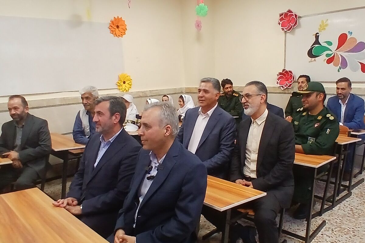 آغاز سال تحصیلی در مدرسه دخترانه مهرنگار باقر شهر با حضور مسئولان 