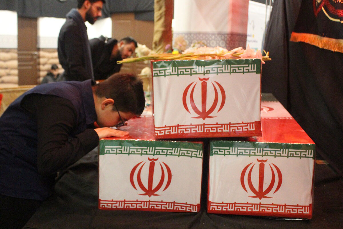 حال و هوای حضور نوجوانان در معراج الشهدای گمنام استان قم