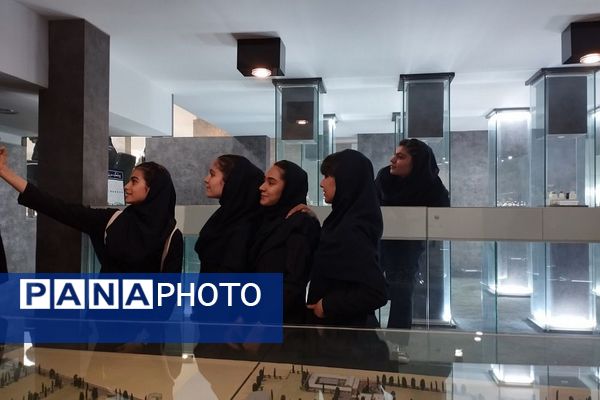 بازدید دانش‌آموزان ناحیه 2 بهارستان از کارخانه سرم‌سازی رازی