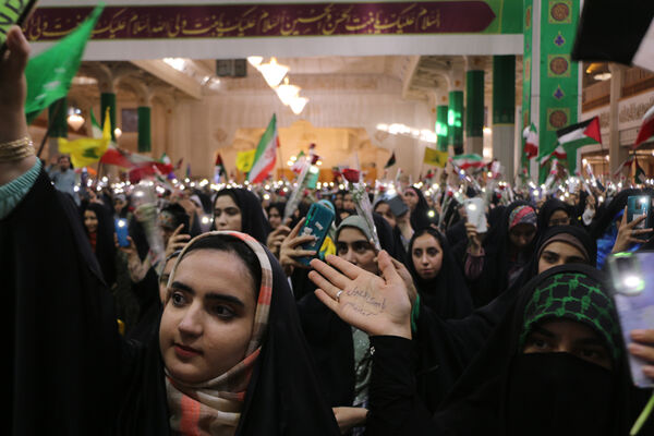 اجتماع عظیم دختران دانشجوی کشور در حرم حضرت معصومه(س)