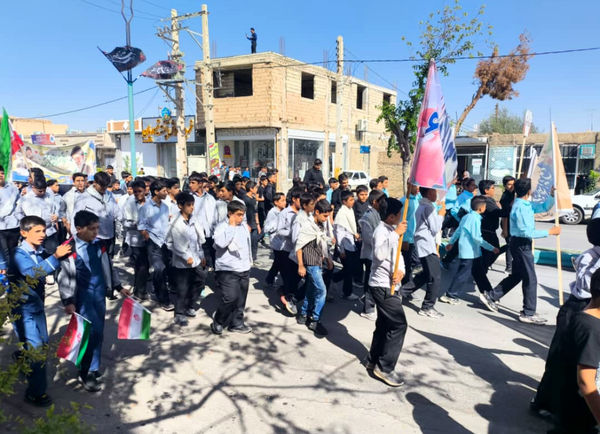 حضور پرشور دانش‌آموزان مدارس خاتم در راهپیمایی ۱۳ آبان 