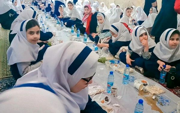 دانش‌آموزان بویین‌زهرایی در جشن روزه‌اولی‌ها از خدای خود تشکر کردند