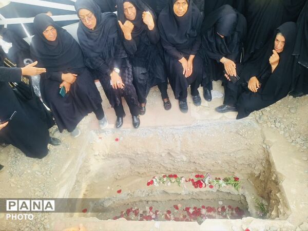 تشییع «شهیده فاطمه طاهری فرد» مدیر دبستان میناب در جیرفت