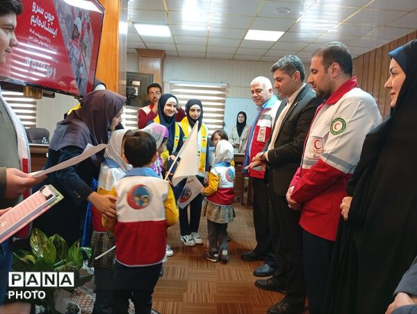 گرامیداشت روز جهانی صلیب سرخ و هلال‌احمر با حضور تشکل‌های دانش‌آموزی در آذربایجان شرقی