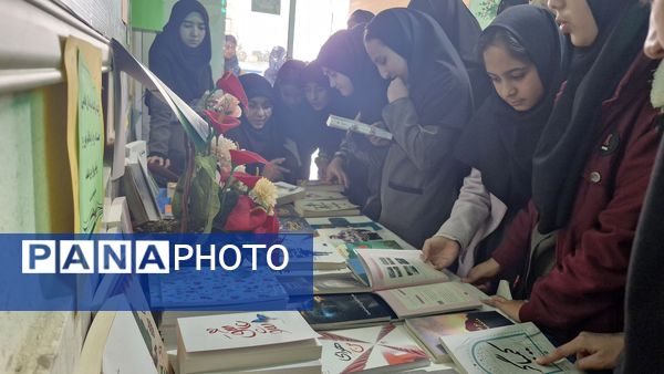 مراسم‌ هفته‌ کتاب‌ و‌ کتابخوانی‌ در‌ دبیرستان‌ نمونه‌ اندیشه‌‌ کاشمر