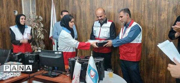 تجلیل و تقدیر از نوجوان هلال احمر ساوجبلاغ