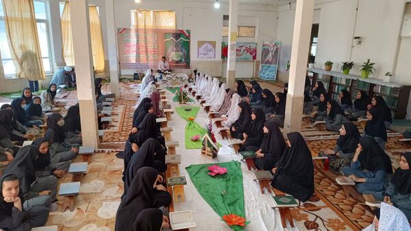 محفل انس با قرآن در مدرسه نمونه الزهرا ( س) یاسوج به‌مناسبت یادبود سیدحسن نصرالله