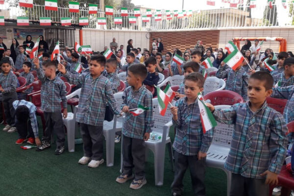جشن شکوفه‌ها در دبستان آذر صابر ناحیه ۴ شیراز 