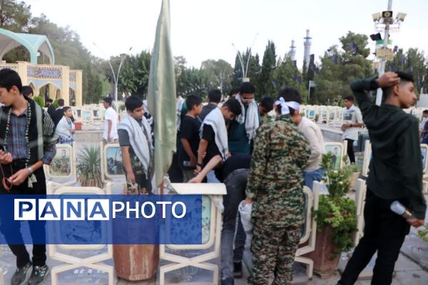 پویندگان پسر دوره ولایت (ایرانیوم ) در گلستان شهدای اصفهان 