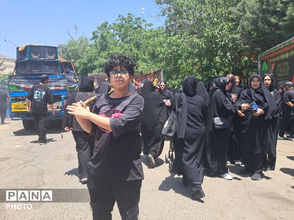 مراسم عزاداری ظهر عاشورا در روستای ولیان ساوجبلاغ