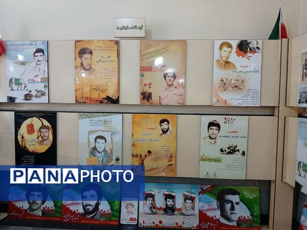 بازدید دانش‌آموزان از نمایشگاه دفاع مقدس واقع در مقبره شهدای گمنام شهرستان ورامین